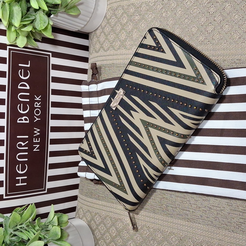 Henri Bendel W 57 Zip Around Organizer Wallet Clutch